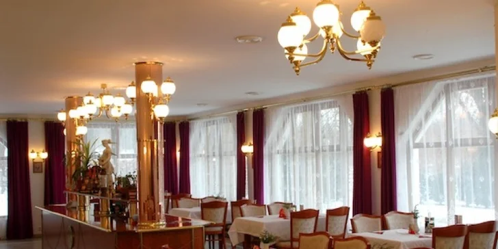 Vypečená kachnička s knedlíky a zelím pro 4 osoby