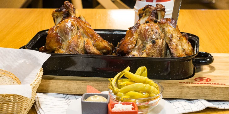 Pomalu pečené Chacharovo koleno i s pivy v Hasičárně Studénka