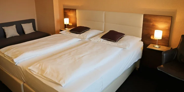 Až 15 dní přímo u Lipna: pokoj nebo apartmán s kuchyňkou, snídaně i víno