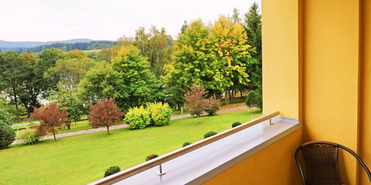 Až 15 dní u Lipna: moderní pokoj i s balkónem, donáškové snídaně a víno