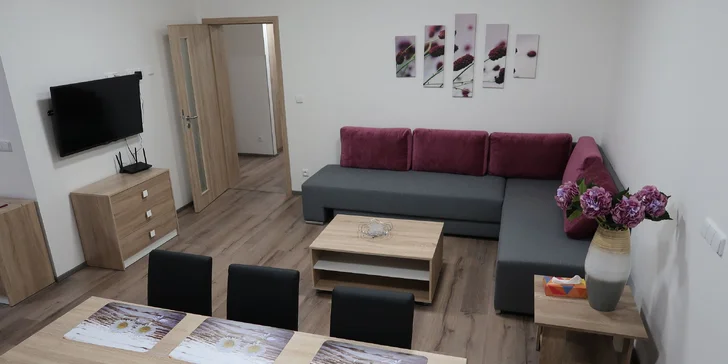 Až 15 dní přímo u Lipna: pokoj nebo apartmán s kuchyňkou, snídaně i víno