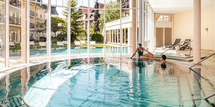Luxusní 5* hotel v Mariánkách: snídaně nebo polopenze, neomezeně sauny a bazény a koupel
