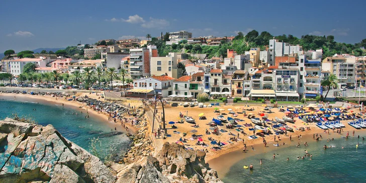 Španělská Costa Brava: zájezd pro rodiče s dětmi s táborovým programem a polopenzí