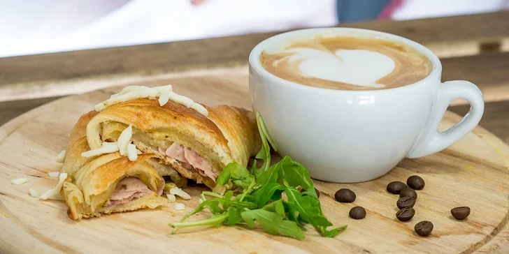 Káva, smoothie, koláč, kaiserka, či wrap? To všetko nájdete v Bajovita Bistro!
