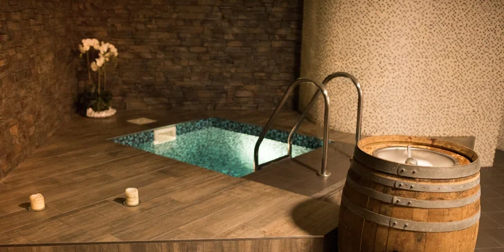 Ve všední dny za relaxací: pobyt ve Vinařství U Kapličky s wellness a vínem