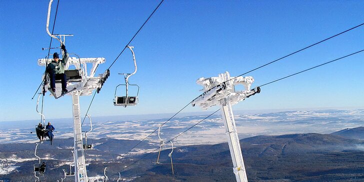 Jednodenní lyžování v Polských Krkonoších: doprava busem do oblíbeného střediska Ski Arena Szrenica