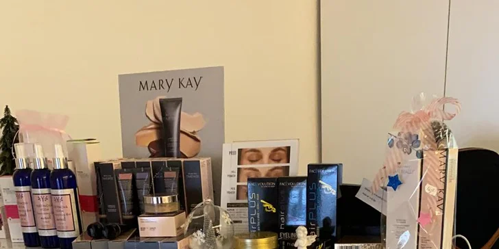 Individuální kurz líčení pro laiky i pokročilé: 2 hod. teorie a praxe až pro 4 os. i make-up jako dárek