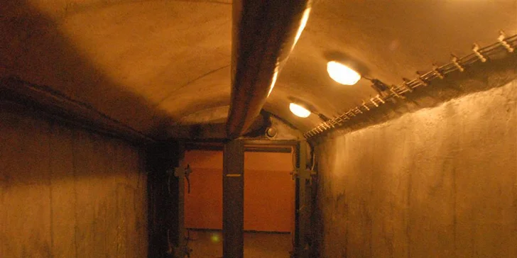 Navštivte atomový bunkr: 100min. vycházka s výkladem a návštěvou bunkru