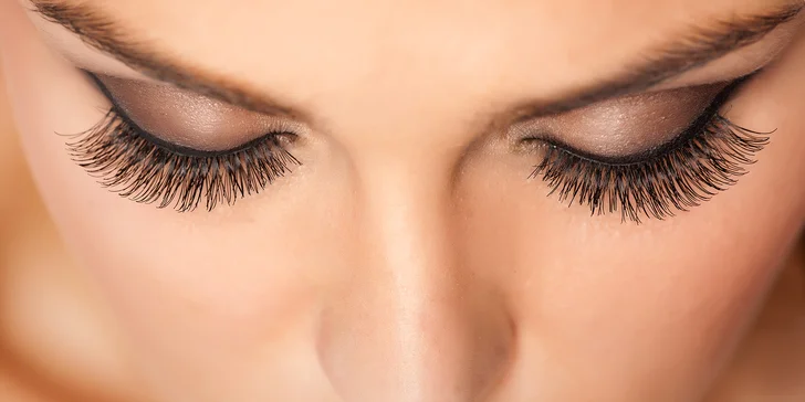 Magicky svůdné a stále přirozené řasy: lash lifting s výživou