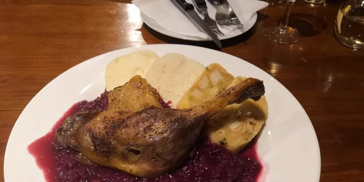 Svatomartinské menu: dozlatova pečené stehno, červené zelí, paštička, kaldoun i perník