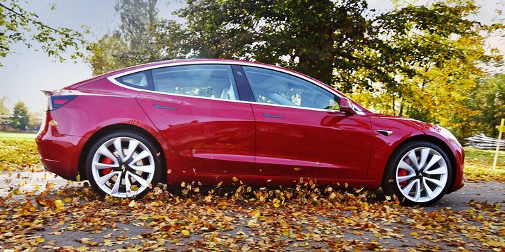 Jízda do budoucnosti v elektromobilu Tesla Model 3 Performance: 20–120 min. jako spolujezdec i řidič