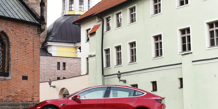 Jízda do budoucnosti: spolujezdcem i řidičem v elektromobilu Tesla Model 3