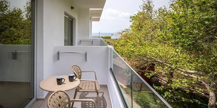 Všechny pokoje mají balkon či terasu.