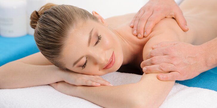 Relaxační aromatická masáž s přírodními oleji i omlazující ošetření s peelingem a modeláží