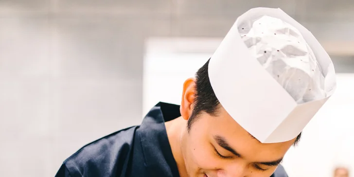 Sushi sety: 24–52 rolek s rybami i zeleninou i s tofu polévkami či salátem