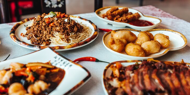 Tradiční čínské menu: 3 nebo 4 chody a švestkové víno pro 2–4 osoby
