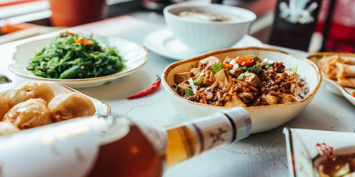 Tradiční čínské menu: 3 nebo 4 chody a švestkové víno pro 2 osoby