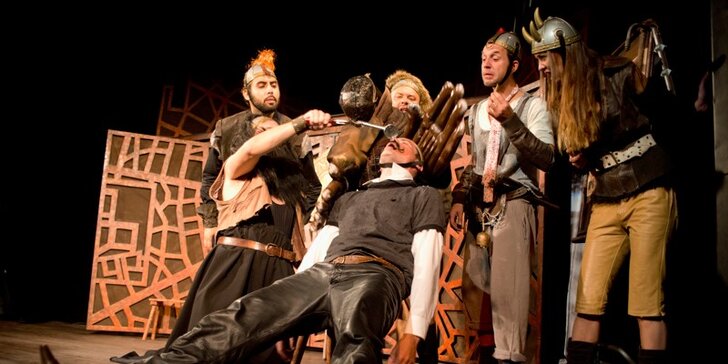 Divadelní představení Muži ve zbrani aneb Celá Zeměplocha jest jevištěm / Terry Pratchett