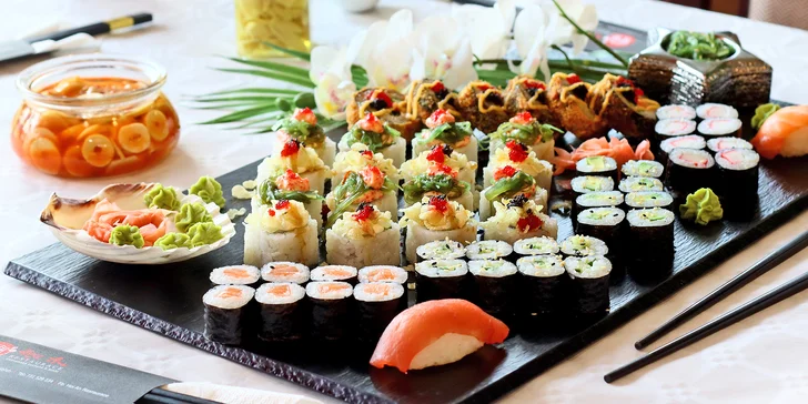 Sushi sety se 40 až 56 kousky: maki, nigiri, tempura i speciální smažené rolky