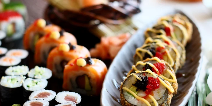 Sushi sety se 40 až 56 kousky: maki, nigiri, tempura i speciální smažené rolky