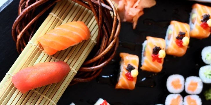 Sushi sety se 40 až 56 kousky: maki, nigiri, tempura i speciální smažené rolky