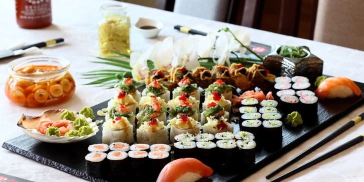 Sushi sety se 40 až 56 kousky: maki, nigiri, tempura i speciální smažené rolky