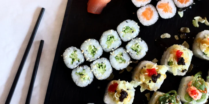 Sushi sety se 40 až 56 kousky: maki, nigiri, tempura i speciální smažené rolky