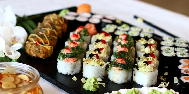 Sushi sety se 40 až 56 kousky: maki, nigiri, tempura i speciální smažené rolky