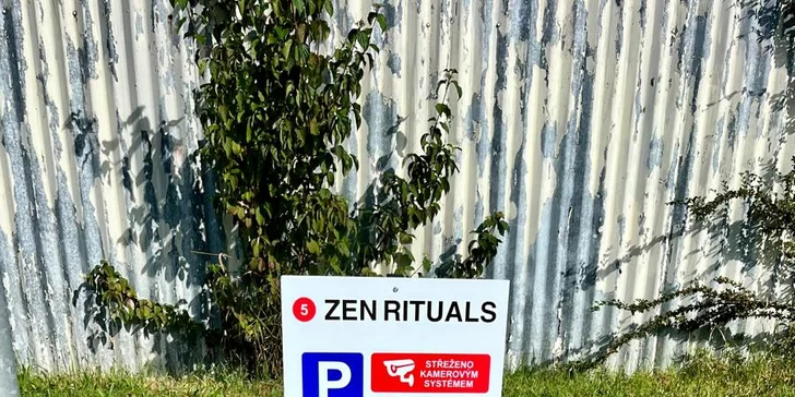 Soukromé parkování zezadu budovy Křižná 250, Valašské Meziříčí.