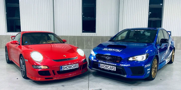 Porovnejte výkon dvou supersportů: jízda ve dvou autech pro jednoho