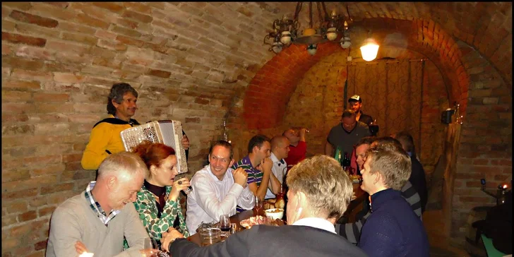 Zabijačkové hody ve vinném sklípku s ubytováním v penzionu Réva***