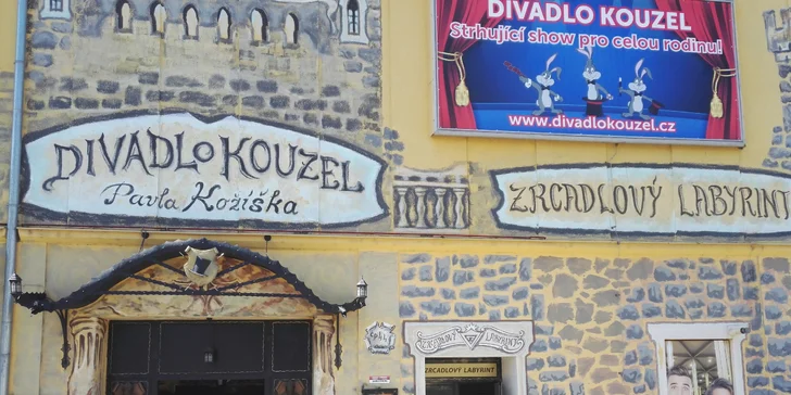 Svět smíchu, kouzel a zázraků: zábavný zrcadlový labyrint pro celou rodinu