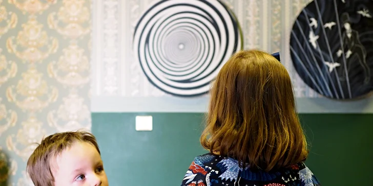 Svět smíchu, kouzel a zázraků: zábavný zrcadlový labyrint pro celou rodinu