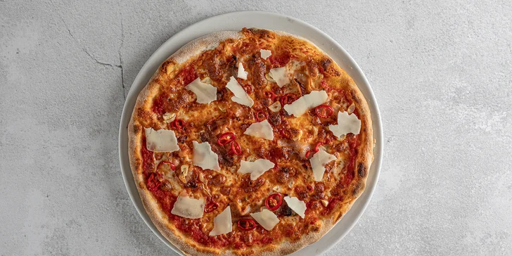Tři pizzy o průměru 35 cm podle výběru z 16 druhů, krabice na odnos