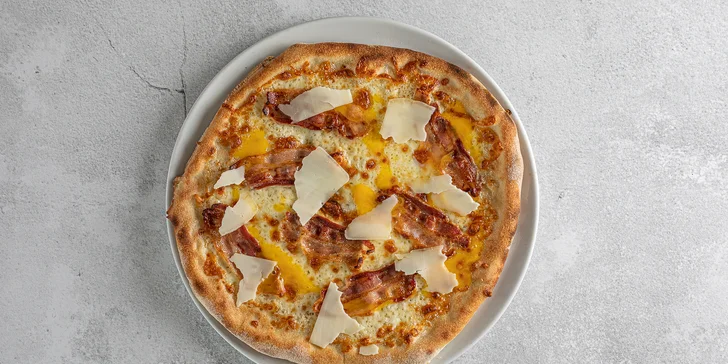Tři pizzy o průměru 35 cm podle výběru z 16 druhů, krabice na odnos