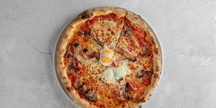 Tři pizzy o průměru 35 cm podle výběru z 16 druhů, krabice na odnos