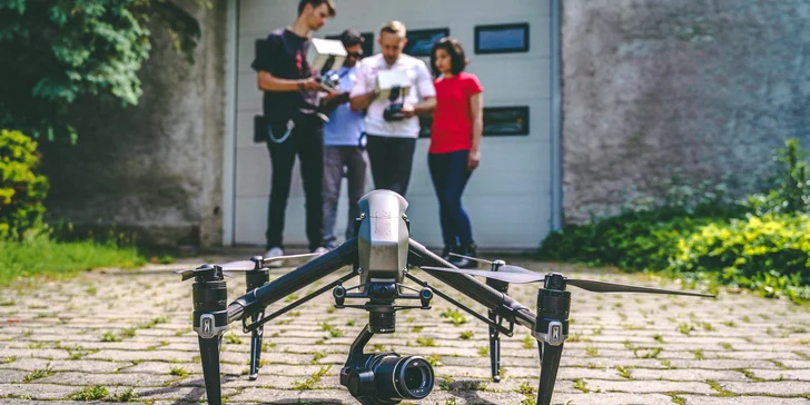 4hodinový kurz létání s dronem: Základy ovládání nebo FPV racing