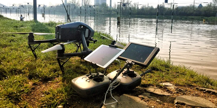 4hodinový kurz létání s dronem: Základy ovládání nebo FPV racing