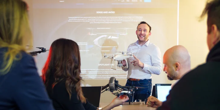 4hodinový kurz létání s dronem: Základy ovládání nebo FPV racing