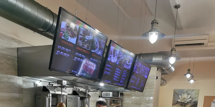 Kebab na Florenci s sebou: v tortille, pita chlebu nebo jako talíř i varianty s nápojem