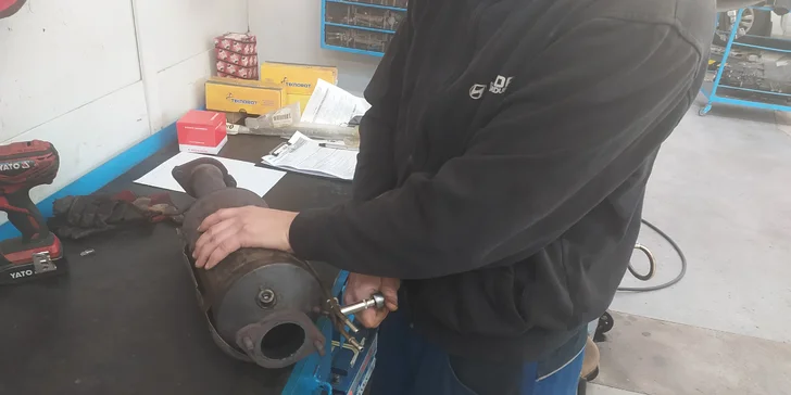 Wellness pro vaše auto: čištění interiéru, motoru, DPF, výměna oleje, kontrola pneumatik i seřízení světlometů