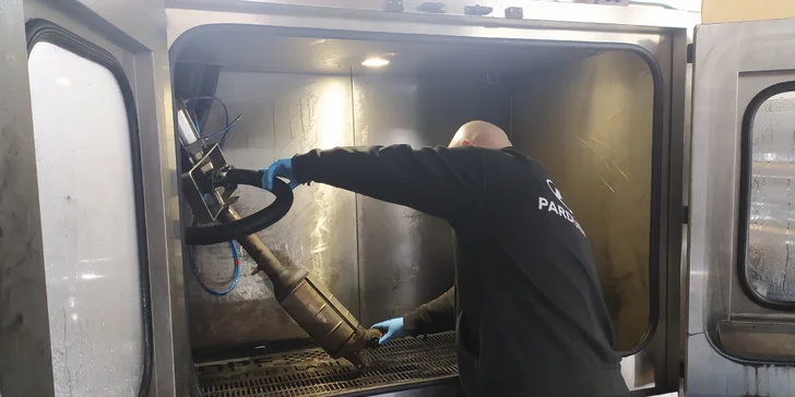 Geniální očista vašeho auta: dekarbonizace motoru i ionizace a provonění interiéru