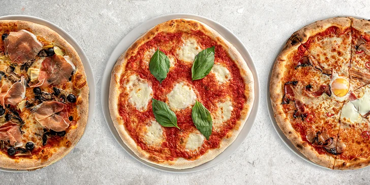 Tři pizzy o průměru 35 cm podle výběru z 16 druhů, krabice na odnos
