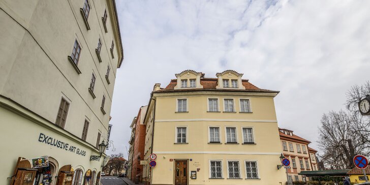 Ubytování v samém srdci Prahy s výhledem na Hrad a snídaní: hotel přímo u Čertovky a Karlova mostu