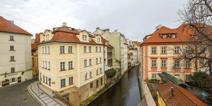 Ubytování v samém srdci Prahy s výhledem na Hrad a snídaní: hotel přímo u Čertovky a Karlova mostu