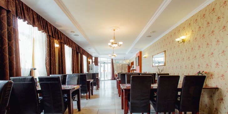 Pobyt v 3* hotelu u Bojnického zámku: snídaně, lahev vína i apartmán pro 4 os.