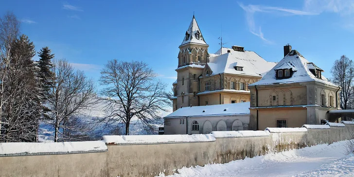 Pobyt se snídaní ve stylu první republiky: Kramářův zámek v Podkrkonoší nedaleko ski areálu