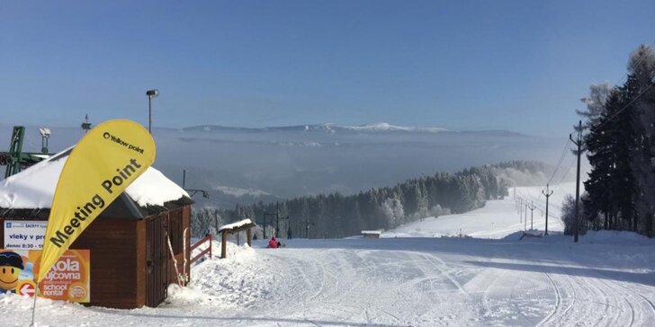 Pobyt se snídaní ve stylu první republiky: Kramářův zámek v Podkrkonoší nedaleko ski areálu
