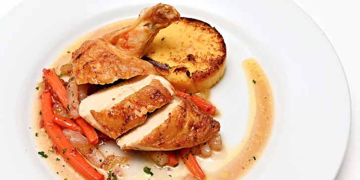 Valentýn na Malé Straně: tříchodové menu podle výběru i s lahví vína pro 2 osoby