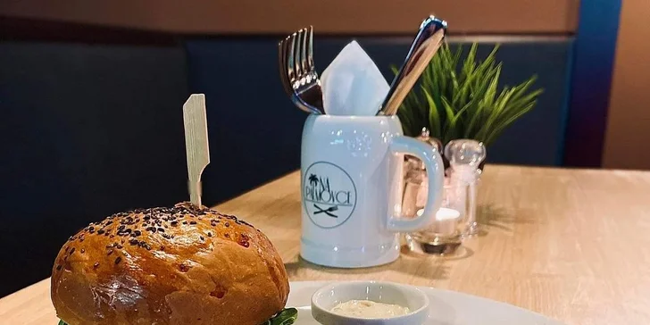 Moderní restaurace Na Palmovce: až 1500 Kč na českou klasiku, burgery i jídla pro vegany